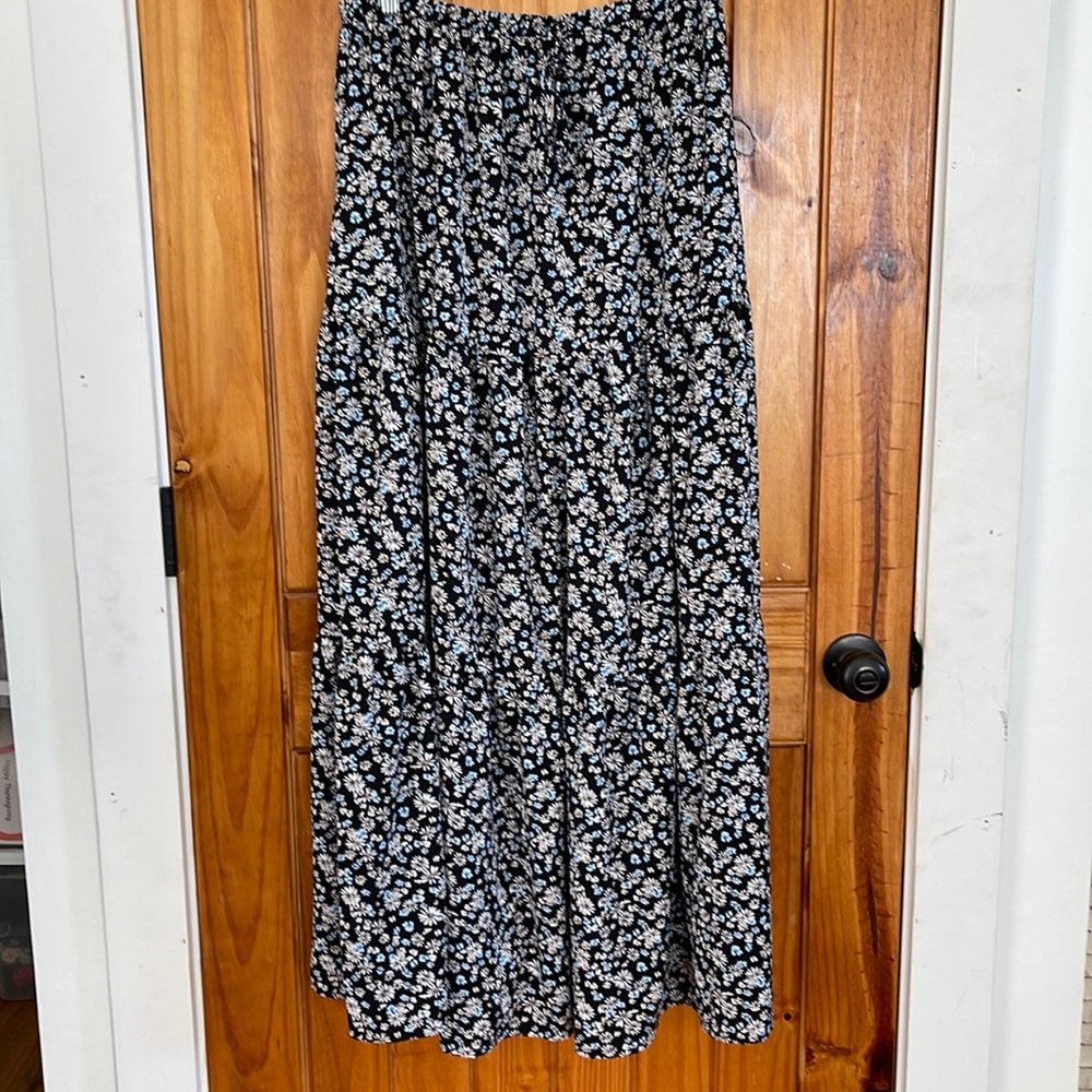 SHEIN Black Blue White Floral Tiered Pull on Midi Maxi Skirt medium